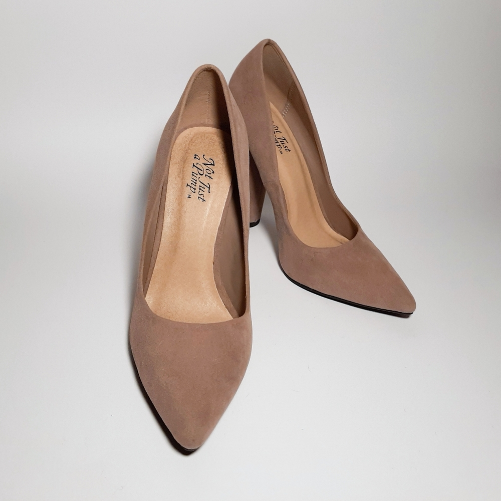 Pointed Toe Tan Block-Heeled Pumps!